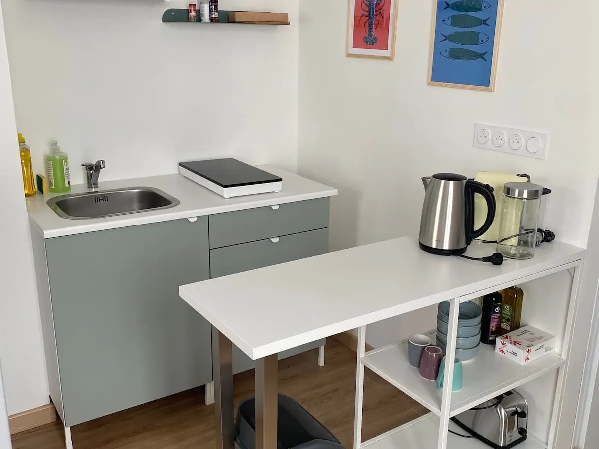 T2 lumineux — cuisine équipée et coin café